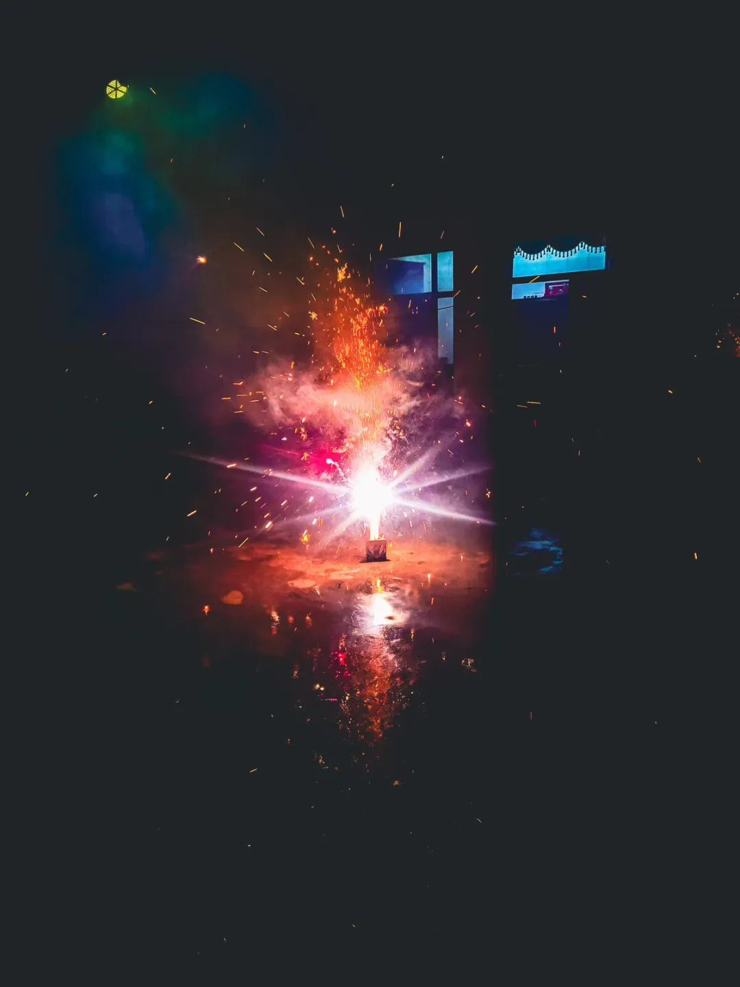 院子里的烟花,这张照片当过我的头像